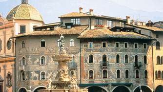 http://winedharma.com/sites/winedharma.com/files/imagecache/auto-768/itinerary/228-case-rella-e-fontana-del-nettuno-r-magrone.jpg